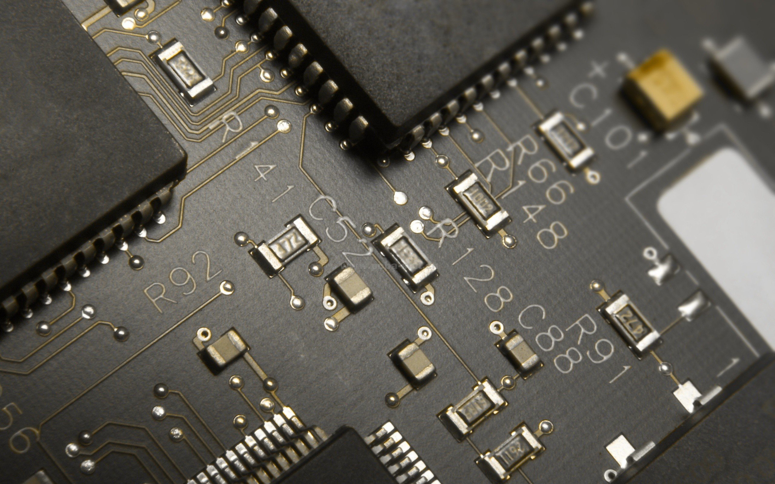 PCB電路板與PCBA電路板之間存在什么區別？